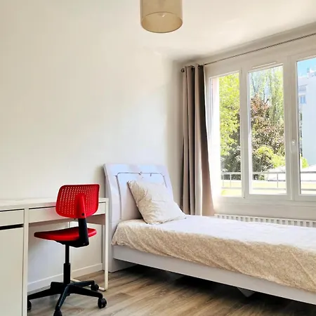 Charmant T3 Avec Parking Prive Apartment